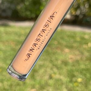 ANASTASIA BEVERLY HILLS Brillant Lip Gloss In Butter-Scotch(Neutral apeachy Beig